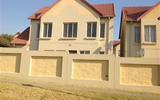 3 Bedroom Duplex in Kosmosdal