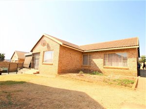 3 Bed House in Thatchfield