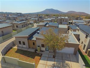 3 Bed House in Geelhoutpark