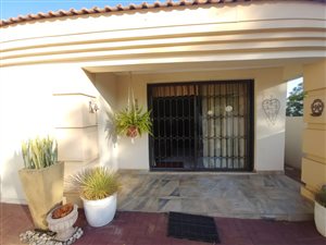 2 Bed Townhouse in Schuinshoogte