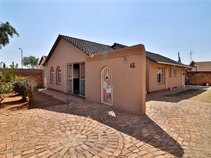 5 Bed House in Lenasia South