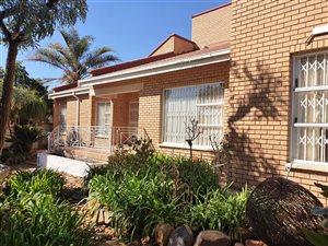 4 Bed House in Kiepersol