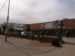 3000 m² Industrial space in Robertsham