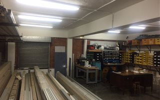 873 m² Industrial space in Neave