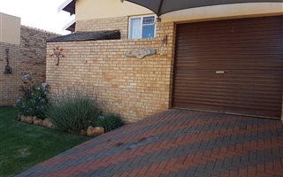 2 Bedroom Townhouse in Doringkruin