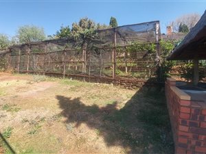1007 m² Land available in Glenvista