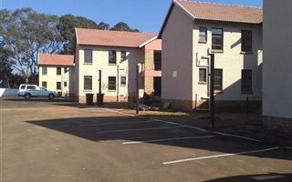 3 Bedroom Apartment in Grobler Park