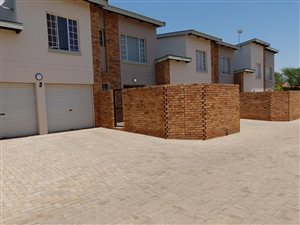 2 Bed Townhouse in Hazeldean (Silverlakes Surroundings)