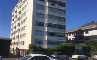 3 Bedroom Apartment in Mouille Point