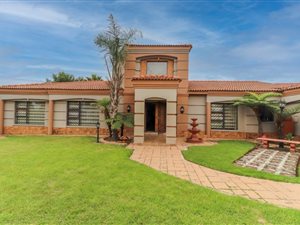 3 Bed House in Dewalt Hattingh Park