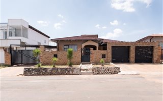 5 Bedroom House in Crosby