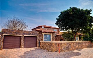 4 Bedroom Townhouse in Weltevreden Park