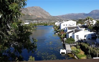 4 Bedroom House in Marina Da Gama