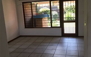 2 Bedroom House in Bromhof
