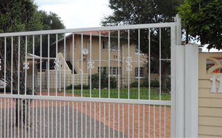2 Bedroom House in Crown Gardens