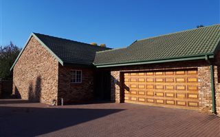 3 Bedroom Simplex in Baillie Park