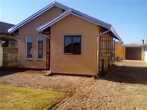 2 Bed House in Lakeside