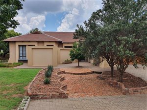 3 Bed Townhouse in Woodland Hills