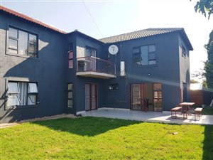 6 Bedroom House in Erasmia