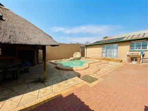 5 Bed House in Rewlatch