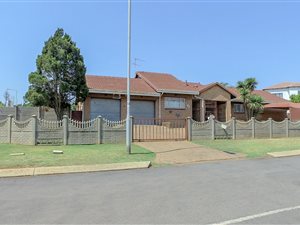 4 Bedroom House in Witpoortjie