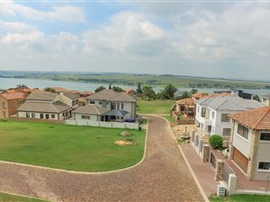 352 m² Land available in Bronkhorstbaai