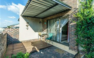 2 Bedroom Townhouse in Noordheuwel
