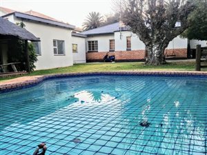 6 Bed House in Selection Park