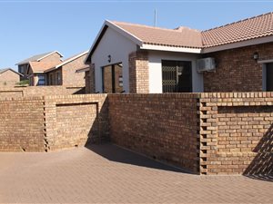 3 Bed House in Kameeldrift East