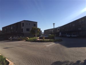 3 Bed Apartment in Somerset Lakes
