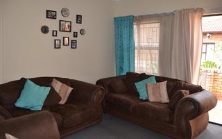 2 Bedroom Townhouse in Wilgeheuwel