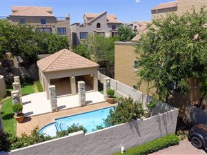 2 Bed Apartment in Pineslopes