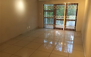 2 Bedroom Flat in Lakefield
