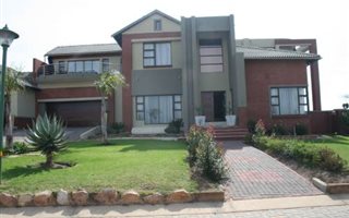 7 Bedroom House in Aqua Vista