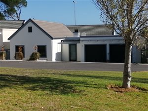 3 Bed House in Dennegeur