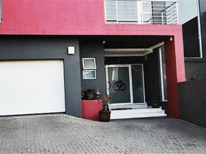 6 Bed House in Greenstone Hill