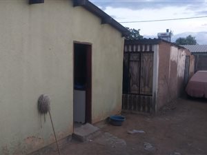 2 Bed House in Etwatwa