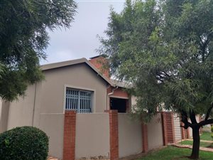 2 Bed Apartment in Florida Glen