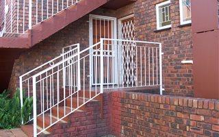 2 Bedroom Flat in Moreleta Park