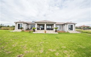 4 Bedroom House in Blue Saddle Ranches