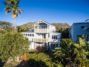 6 Bed House in Kommetjie