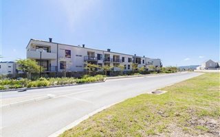 2 Bedroom Apartment in Somerset Lakes
