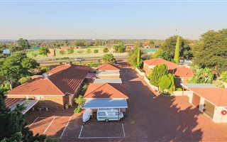 3 Bedroom Townhouse in Die Hoewes