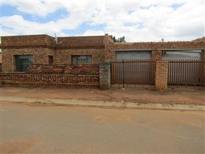 4 Bed House in Etwatwa