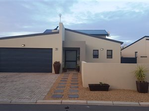 4 Bedroom House in Sunset Estate