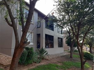 2 Bed Apartment in Wilgeheuwel
