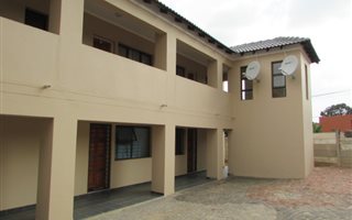 Studio apartment in Bramley View