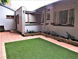 3 Bed House in Manor Gardens
