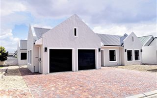 4 Bedroom House in Zevendal