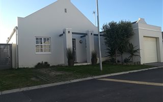 3 Bedroom House in Nuutgevonden
